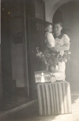 18 mei 36 Mamma, Bubi en Pappa tussen de bloemen